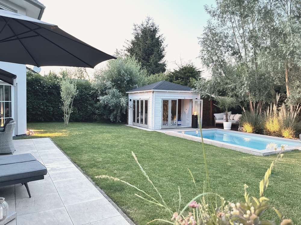 Garten mit Pool